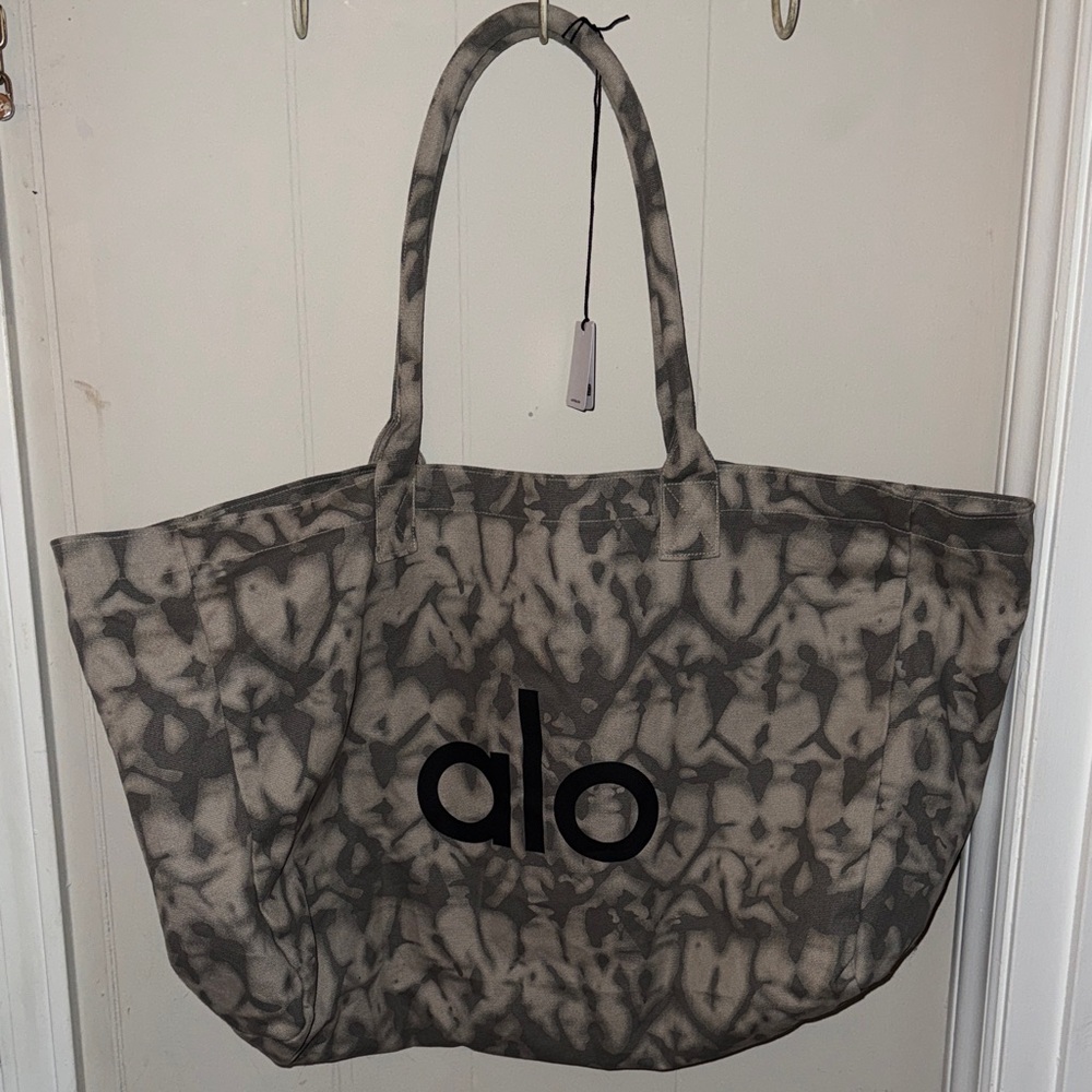 New alo tote